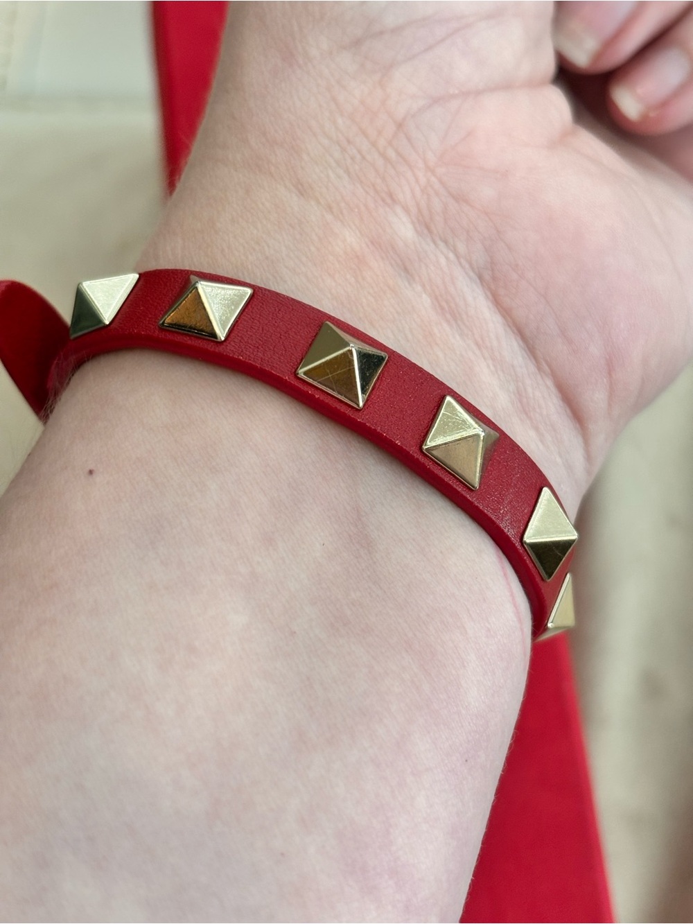 Valentino Garavani Rockstud Red Leather Bracelet W/ Box - Picture 5 of 14